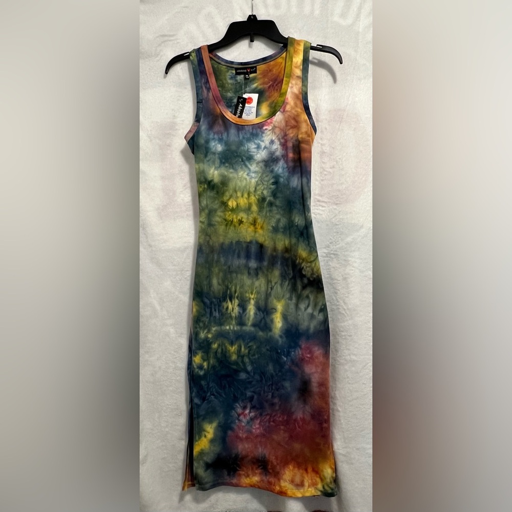 NWT Absolutely ❤️ it!! Tie-Dye Sleeveless Stretchy Midi Dress